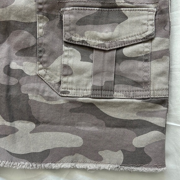 Democracy Ab technology Camo Mini Skirt size 2 - Picture 4 of 10